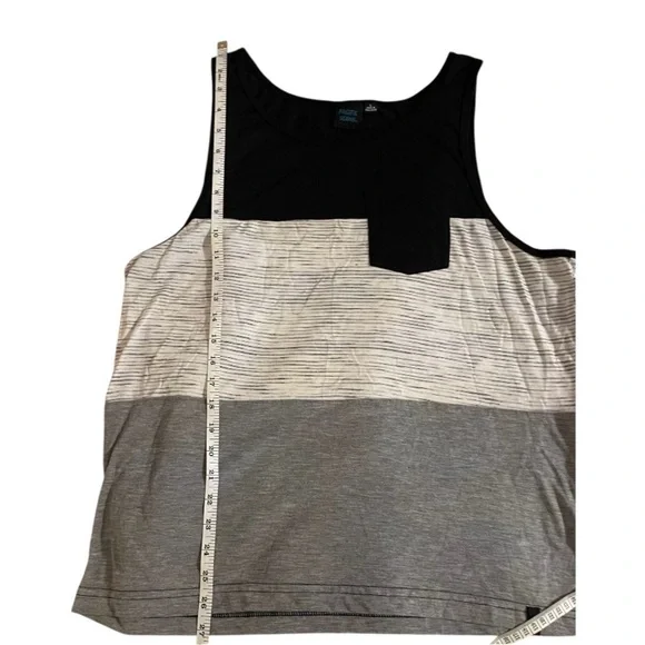 Colorblock Tank Top with Pocket - Picture 5 of 6